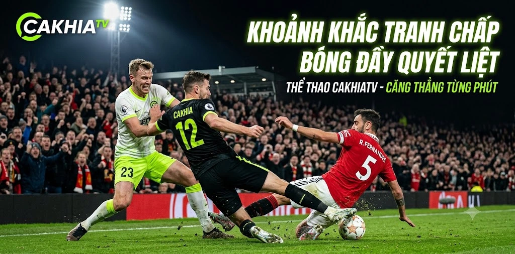 Khoảnh khắc tranh chấp bóng đầy quyết liệt